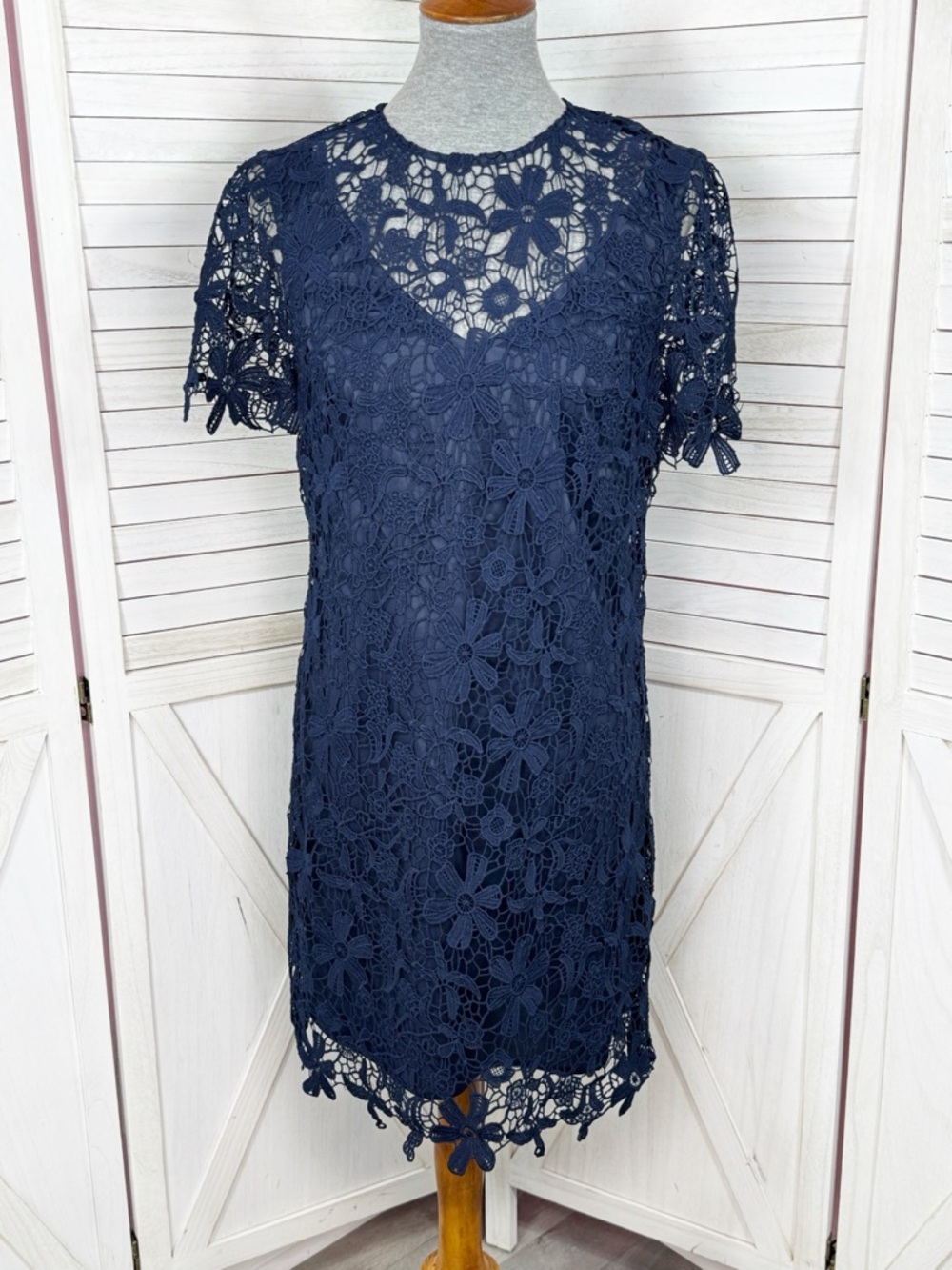 Trina Turk Floral Crochet Lace Cap Sleeve Shift Dress Navy Blue 4